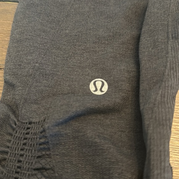 Lululemon flow and go crops - Picture 2 of 5